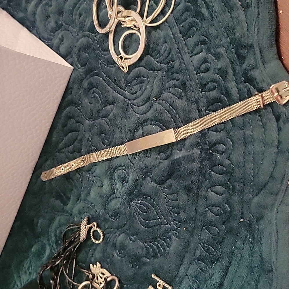 4 Bracelets - image 8